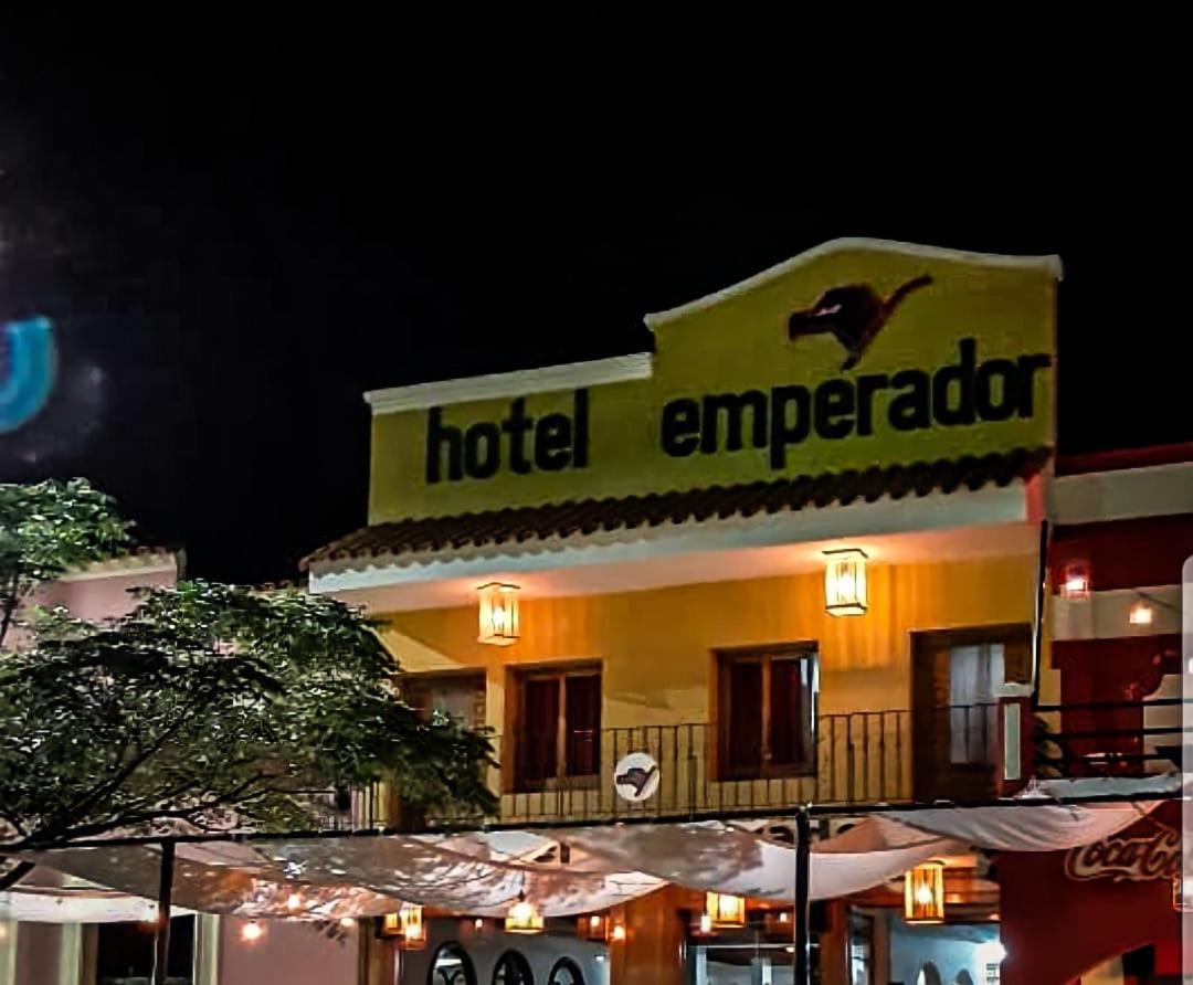 كفايات Hotel Emperador المظهر الخارجي الصورة