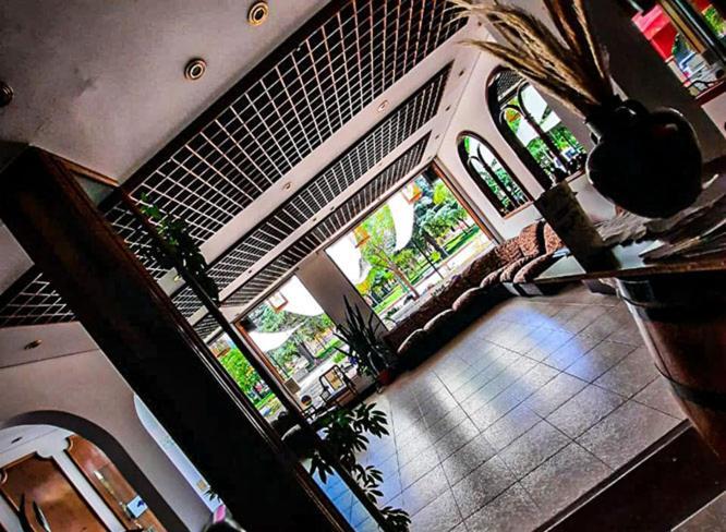 كفايات Hotel Emperador المظهر الخارجي الصورة